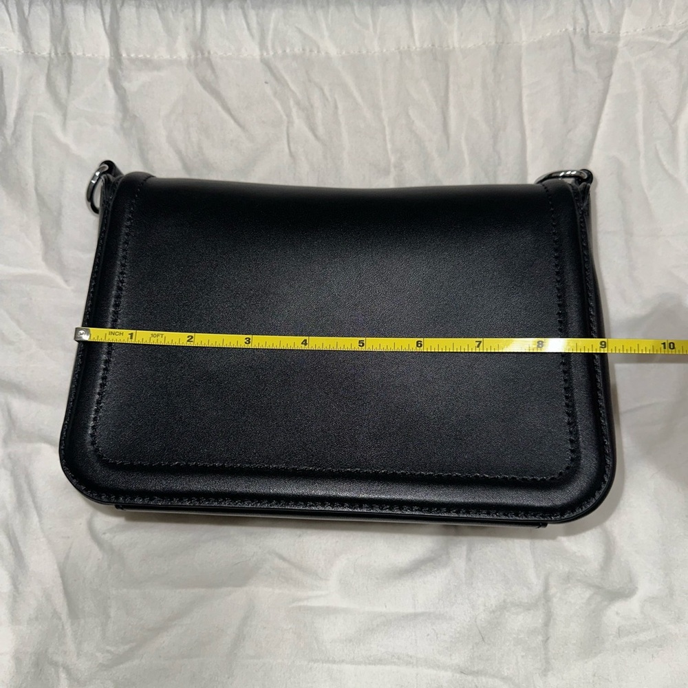 Marc Jacobs Elegant Black Crossbody Bag - Picture 9 of 12